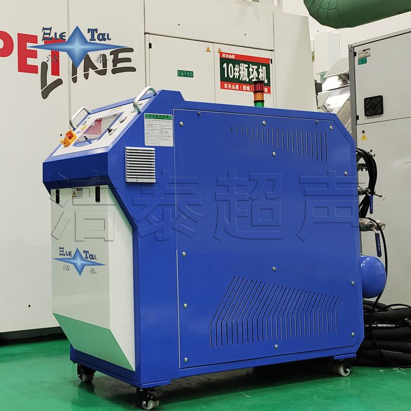 Mold waterway cleaning machine